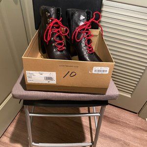 LUCKYBRAND SIZE 10 ANKLE LACED UP BOOTS. RED/BLACK